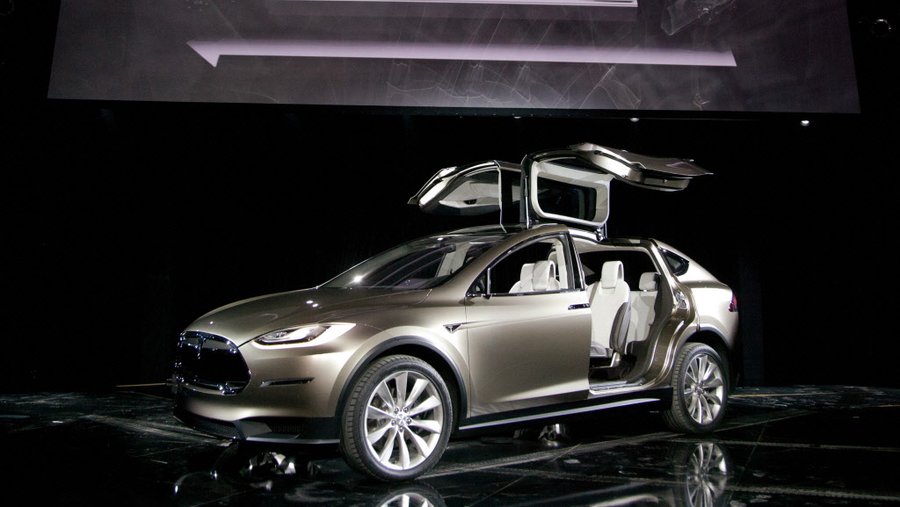 Model X Tesla bloomberg
