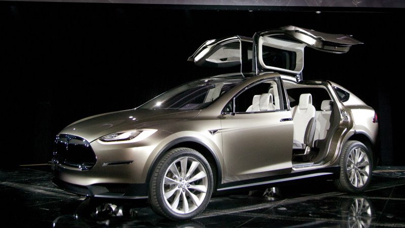 Model X Tesla bloomberg