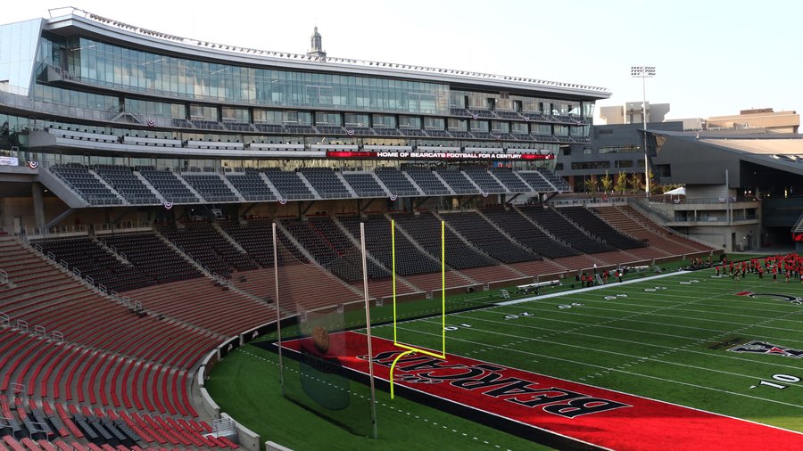 Cincinnati Bearcats Unveil New Field Turf For 2016 Season