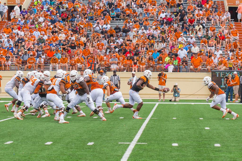 Jogo De Futebol Da Faculdade Dos Longhorns De Texas Imagem Editorial -  Imagem de americano, homem: 13312720