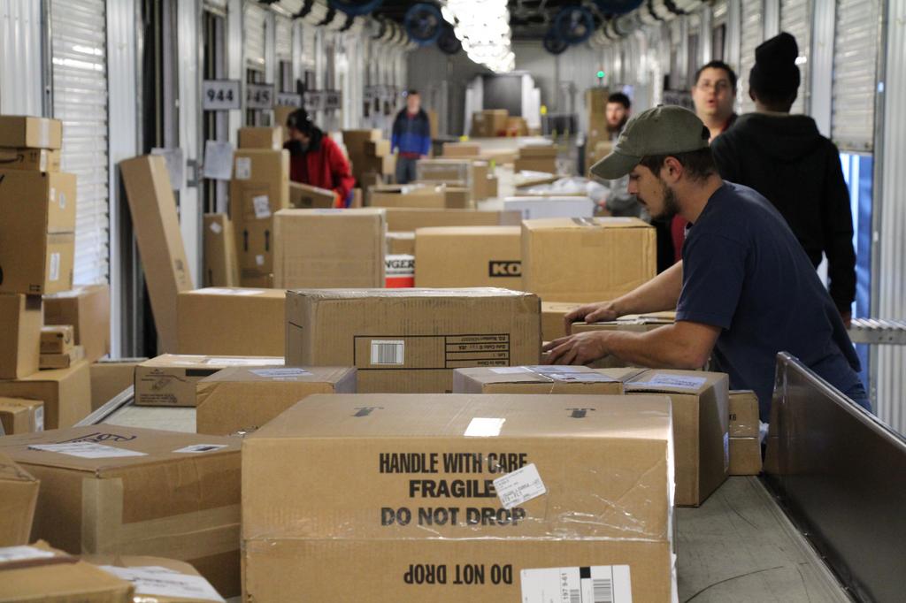 UPS FedEx plan for hiring seasonal workers for peak holidays