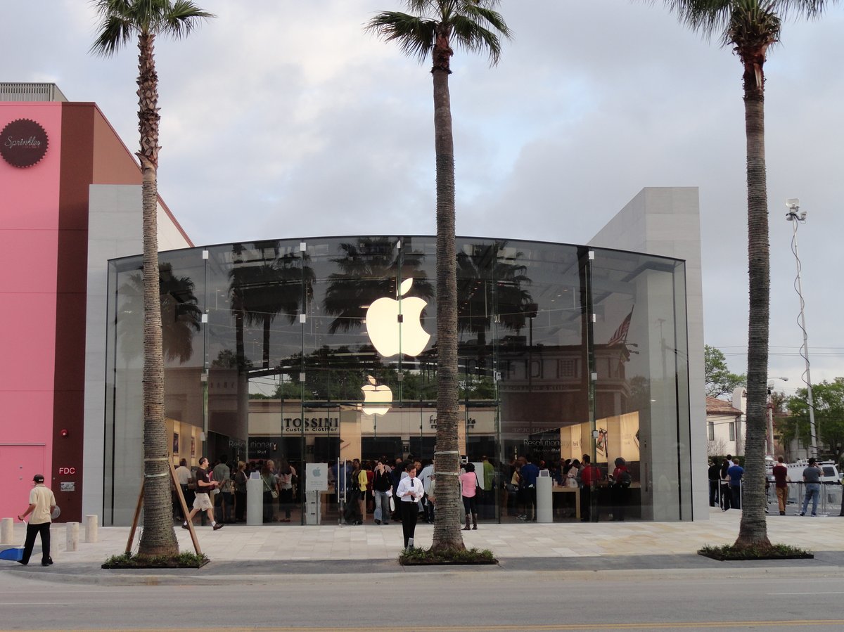 The Apple Store at Highland Village, in Houston, Texas.