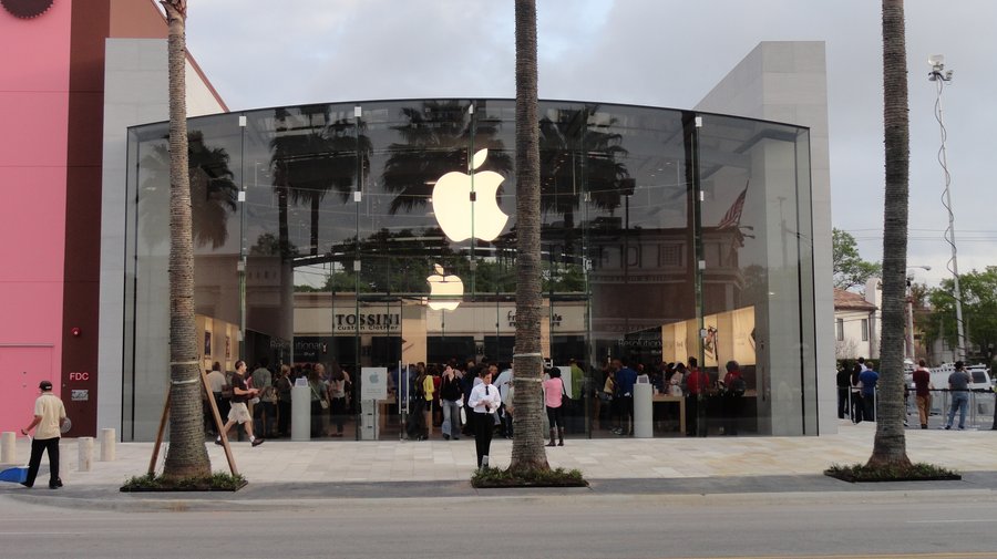 Kroger cuts hours amid coronavirusrelated demand; Apple closing stores
