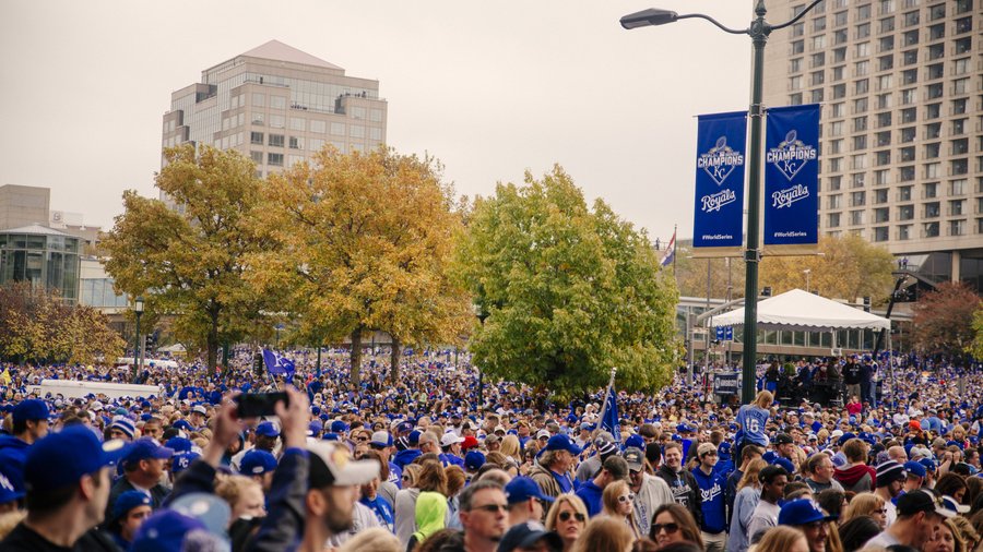 Royals madness descends on Union Station - Kansas City Business Journal