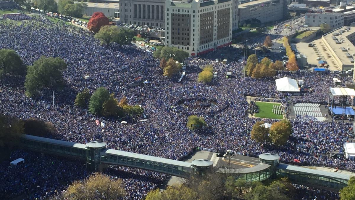 KC businesses brace for Chiefs parade, remembering lessons from Royals - Kansas  City Business Journal