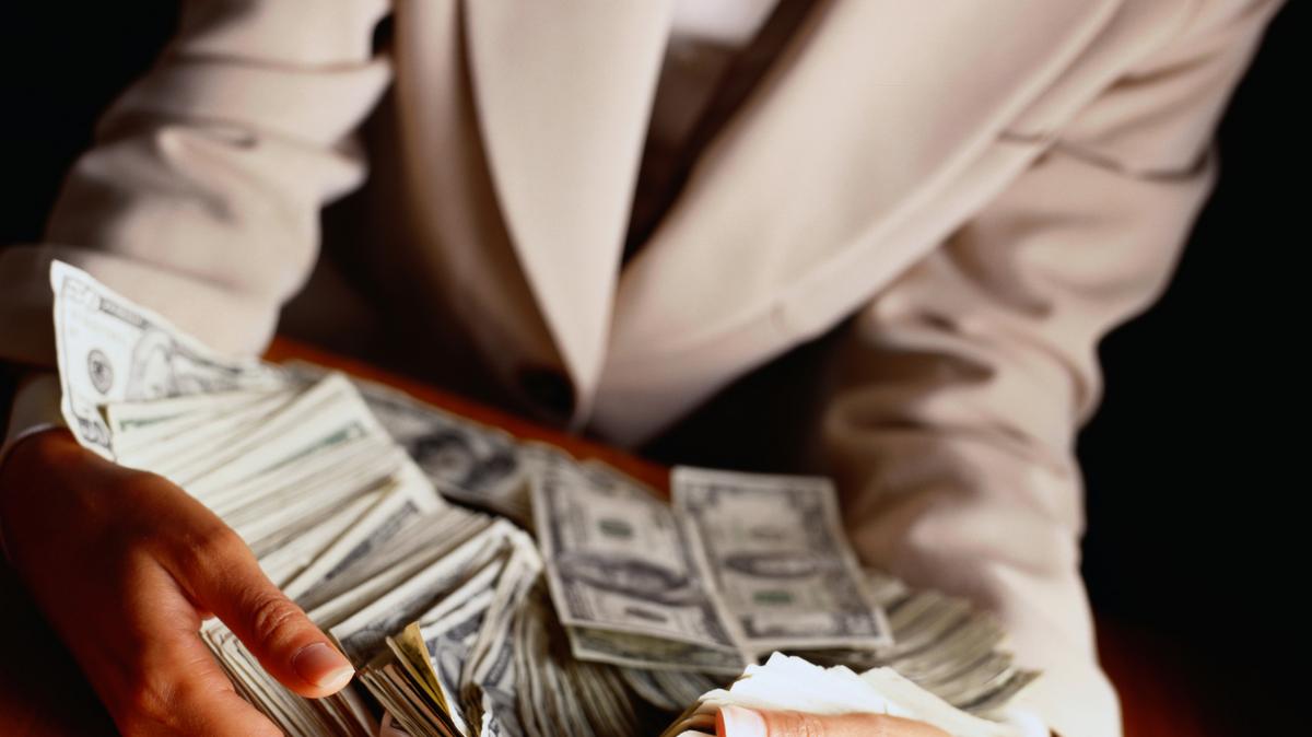 Dechert becomes first Philadelphia-based law firm to pay starting salary  exceeding $200K - Philadelphia Business Journal