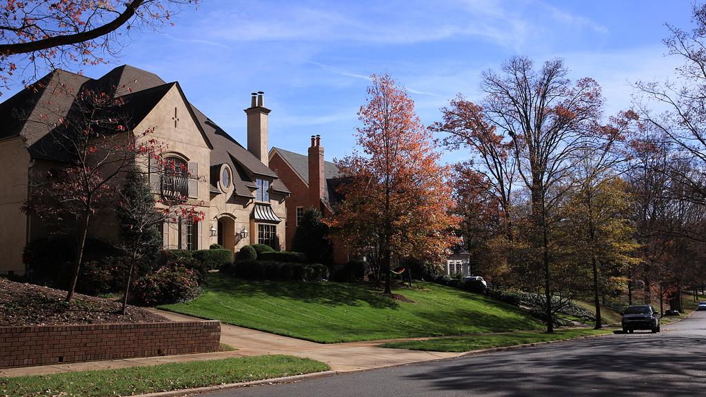 Thrillist Charlottes Eastover Neighborhood Among Most Beautiful In The South - Charlotte Business Journal
