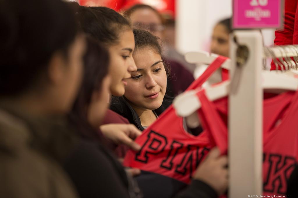 PHOTOS: Black Friday shoppers at Cherry Creek Shopping Center in Denver, Multimedia