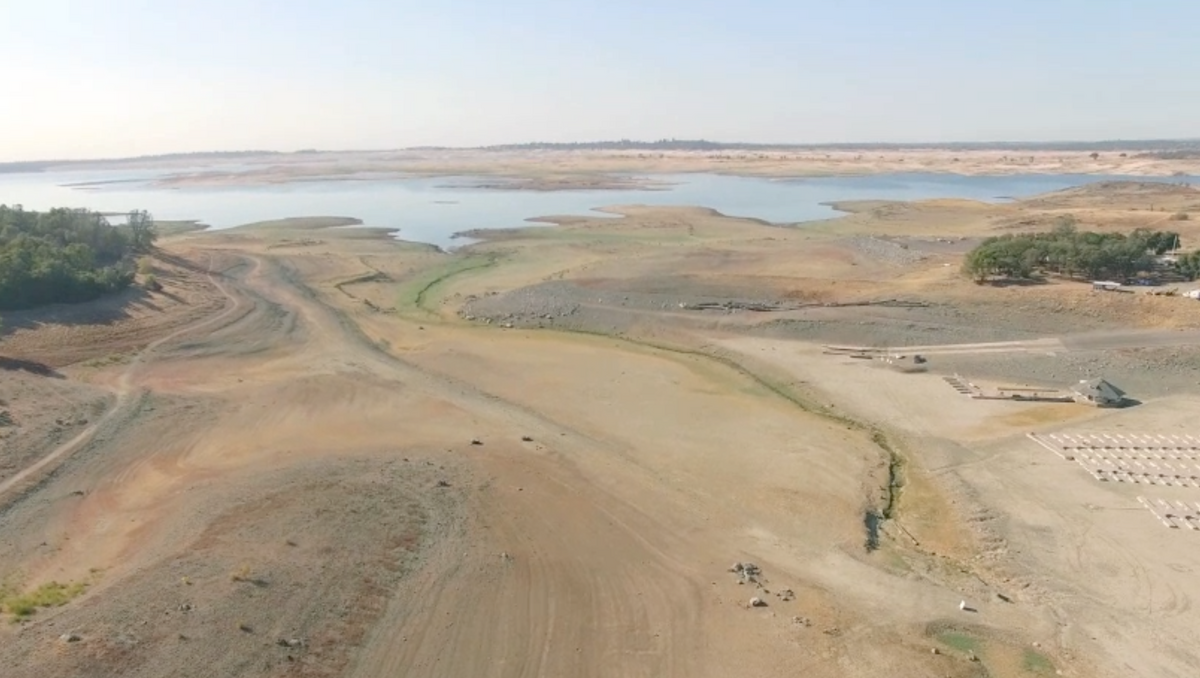 Folsom Lake looks bone dry from the air - Sacramento Business Journal