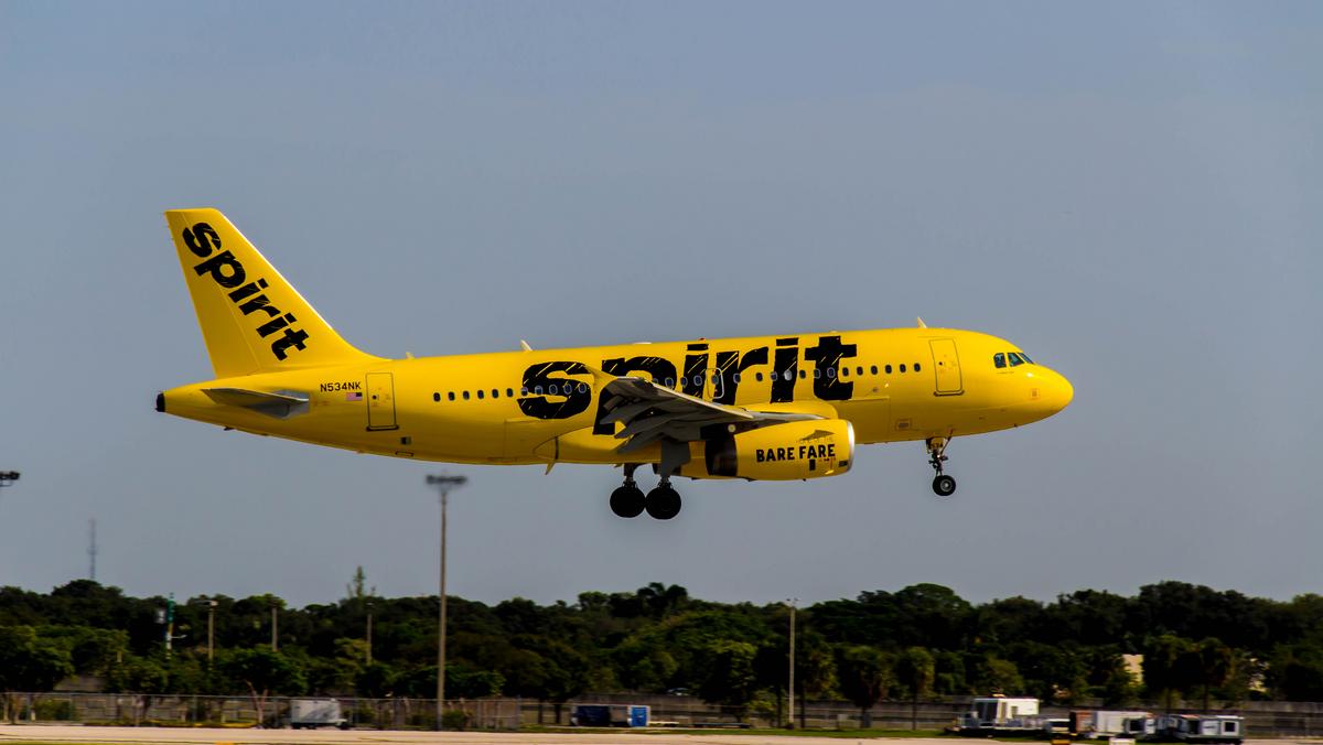 Spirit Airlines pilots' new deal may be bad news for United Airlines -  Chicago Business Journal