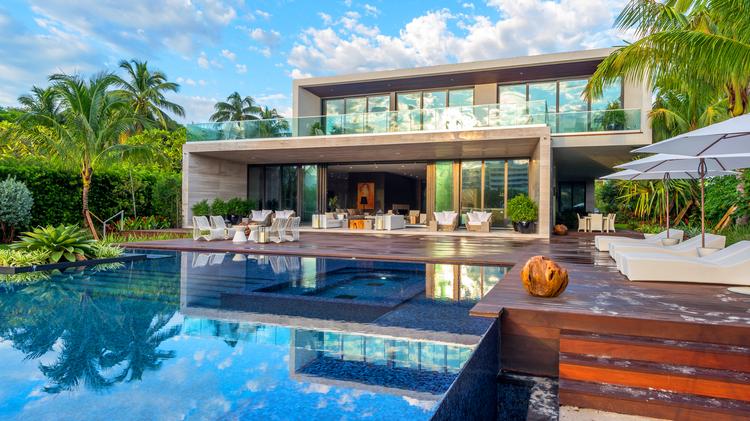 Todd Michael Glaser Jarrett Posner And Sean Miami Beach The Mansion At 4395 Pine Tree Drive Miami Beach Sold For 19 5 Million