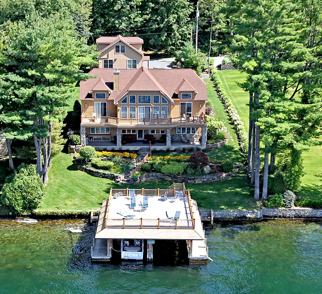 The biggest sales of the year on the Lake George waterfront, image size:1024x936