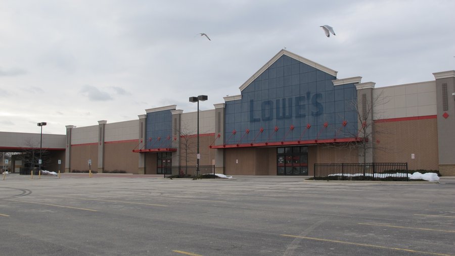 Midtown's former Lowe's lands Milwaukee manufacturing tenant