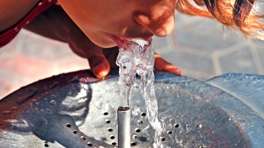 water fountain drinking fountain