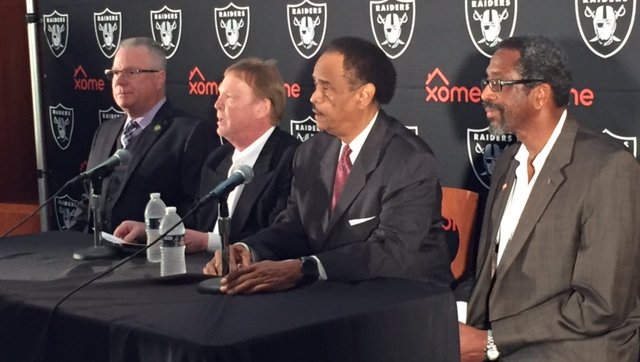 Raiders season tickets sell out: They may stick around another year