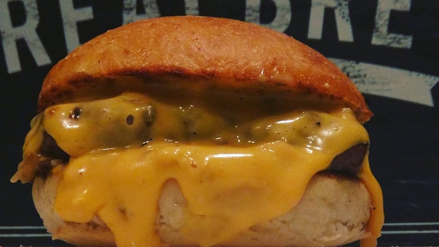 Burger restaurant Moo & Brew to open second location in Matthews