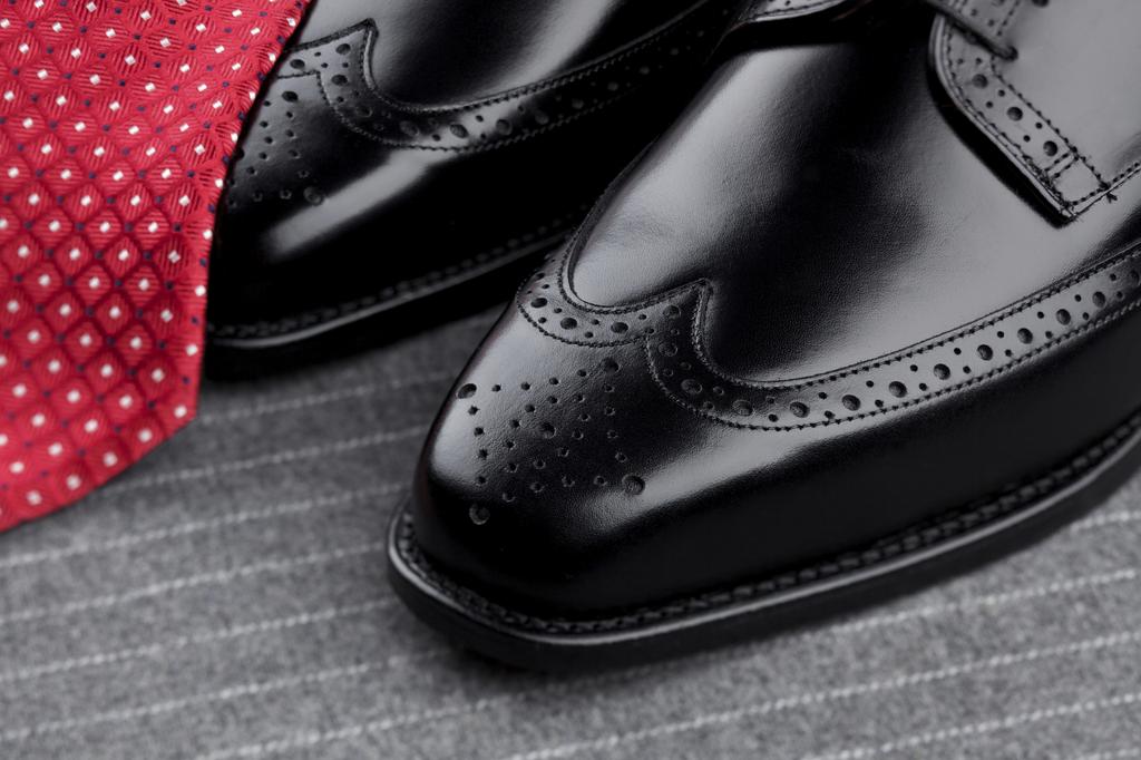 How to match shoes to men's suits