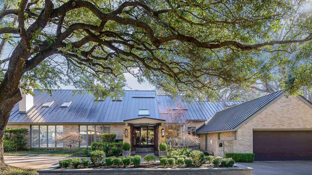 Sophisticated Contemporary in Greenway Parks Greenway Parks Dallas