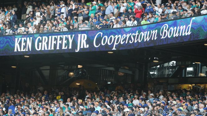 The Griffey family supporting the Seahawks : r/Mariners
