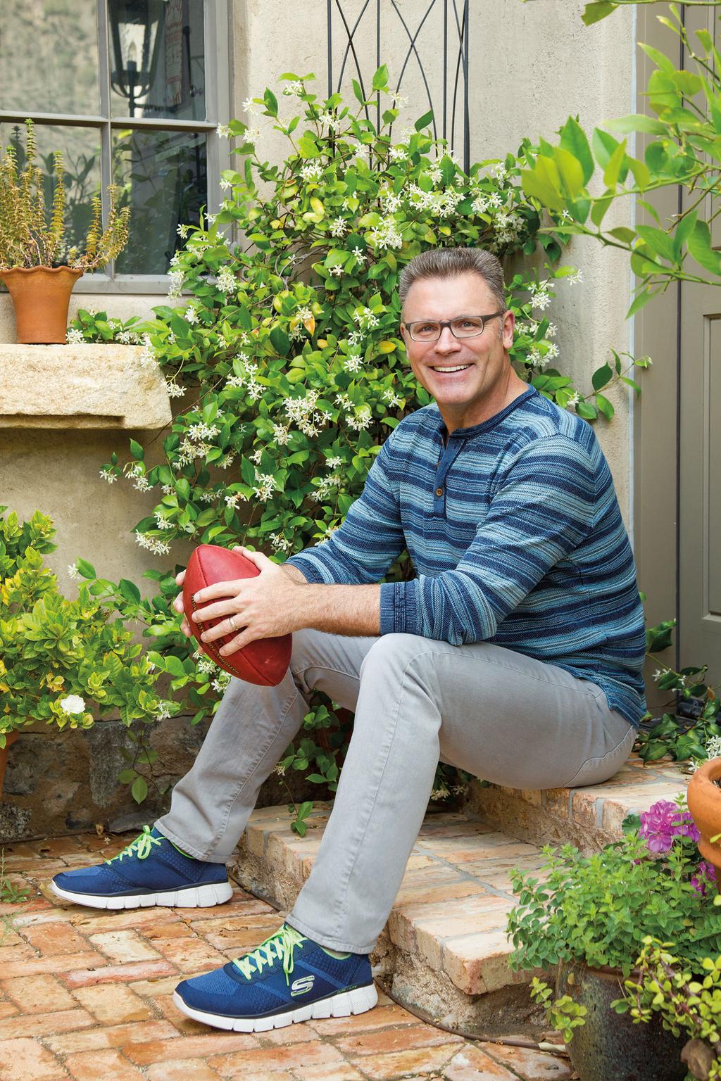 Skadelig Mainstream Prelude Skechers signs NFL's Howie Long to ad deal - L.A. Business First