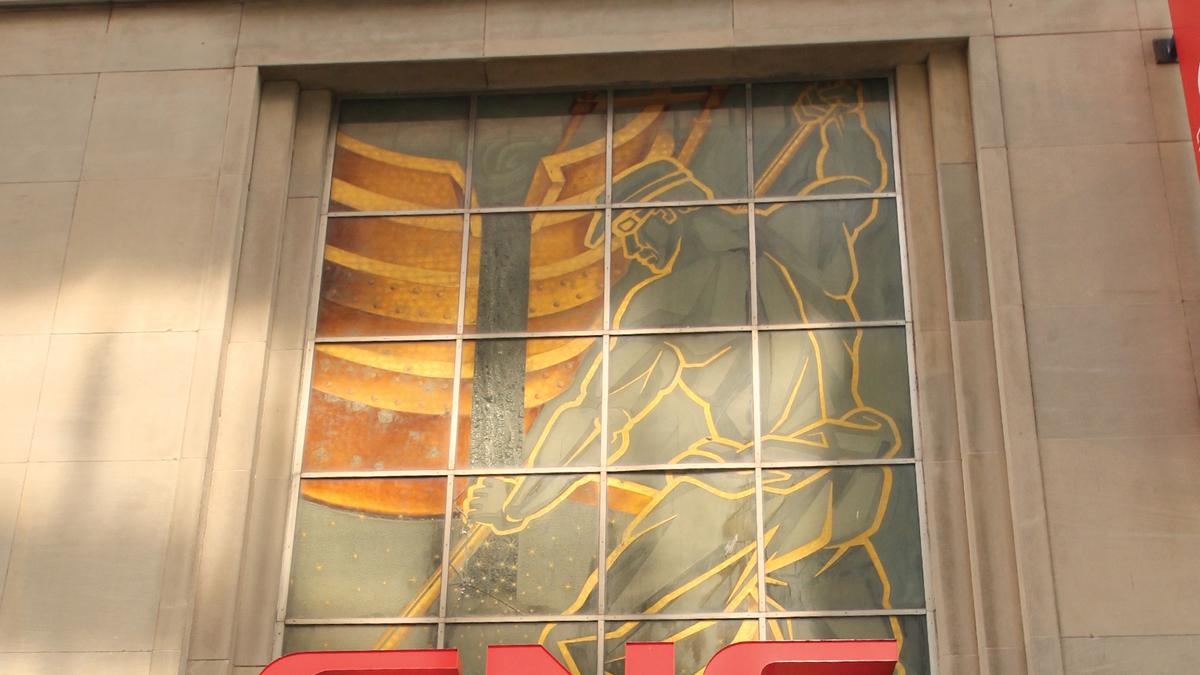 GNC will close Leetsdale distribution center early next year